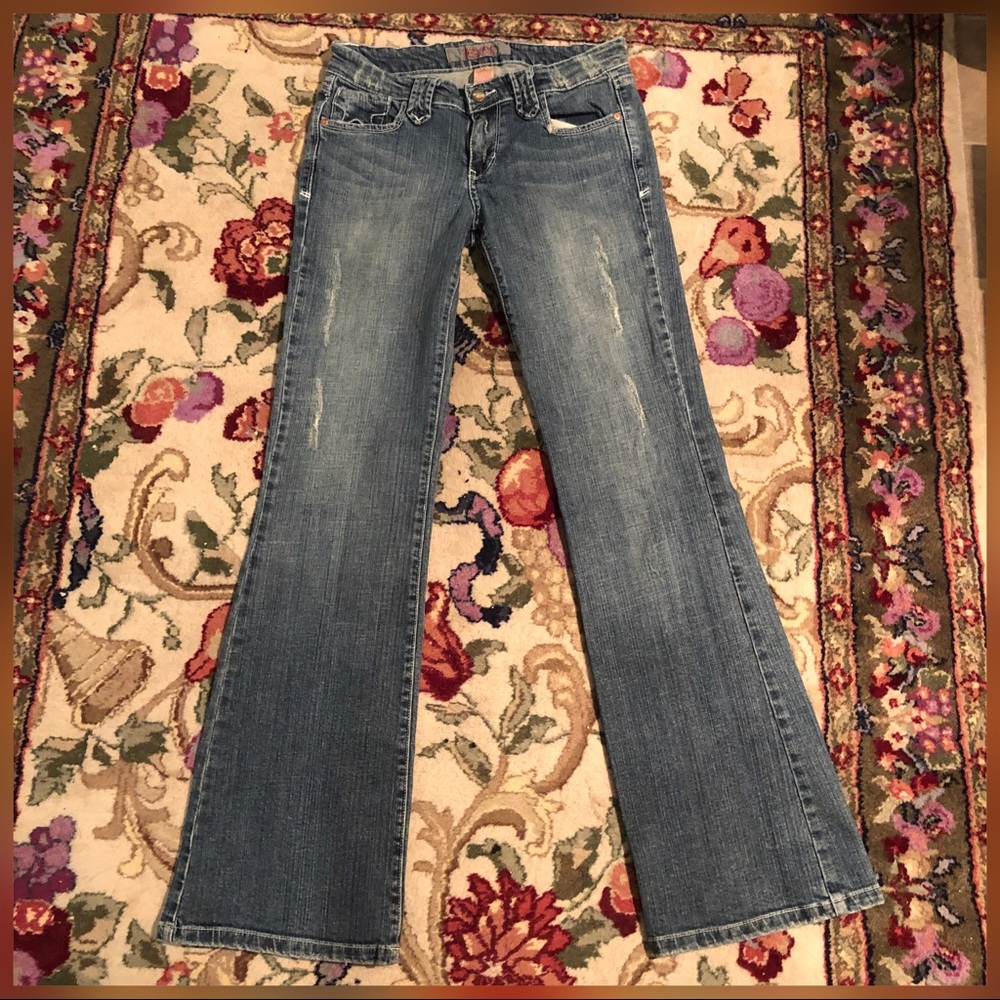 Adorable Juniors Distressed Sz 9 Wax Jeans